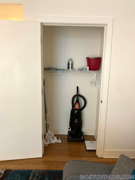 Building Photo - 8 Winter Pl