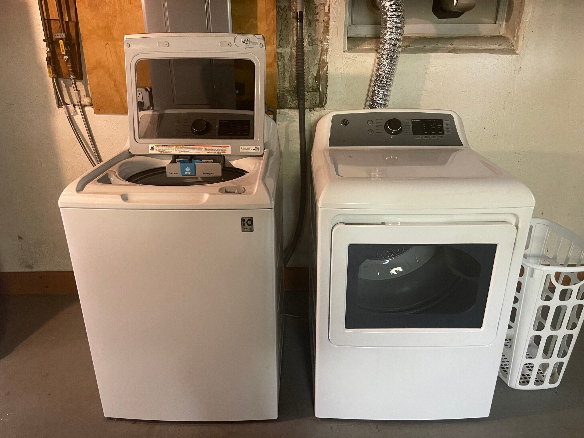 Building Photo - 40 Park Hill Rd