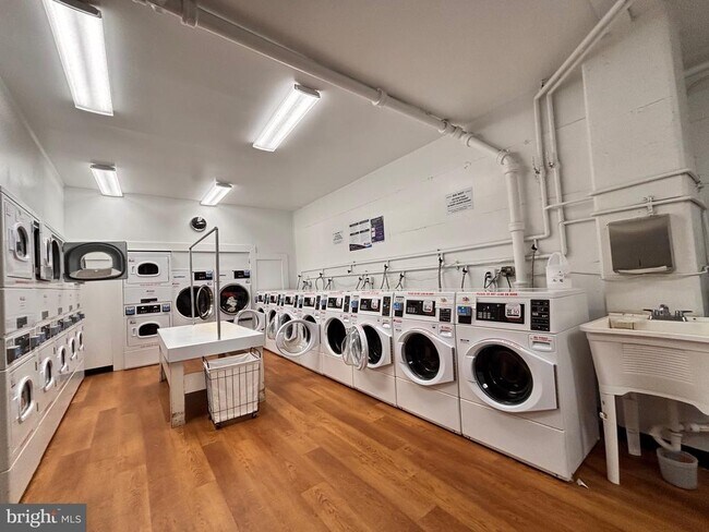 Building Photo - 5340 Holmes Run Pkwy