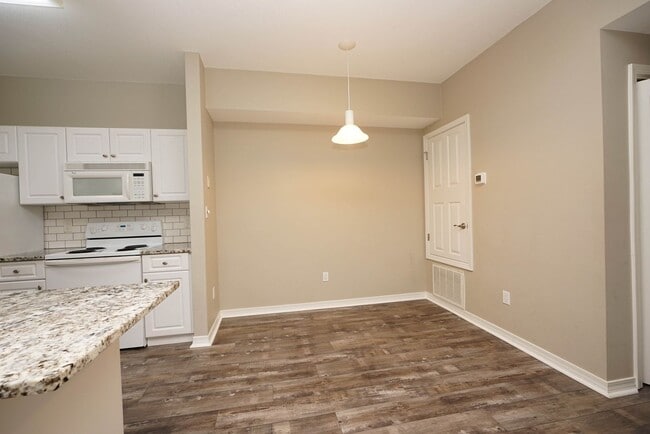 Building Photo - Condo in Central Niceville