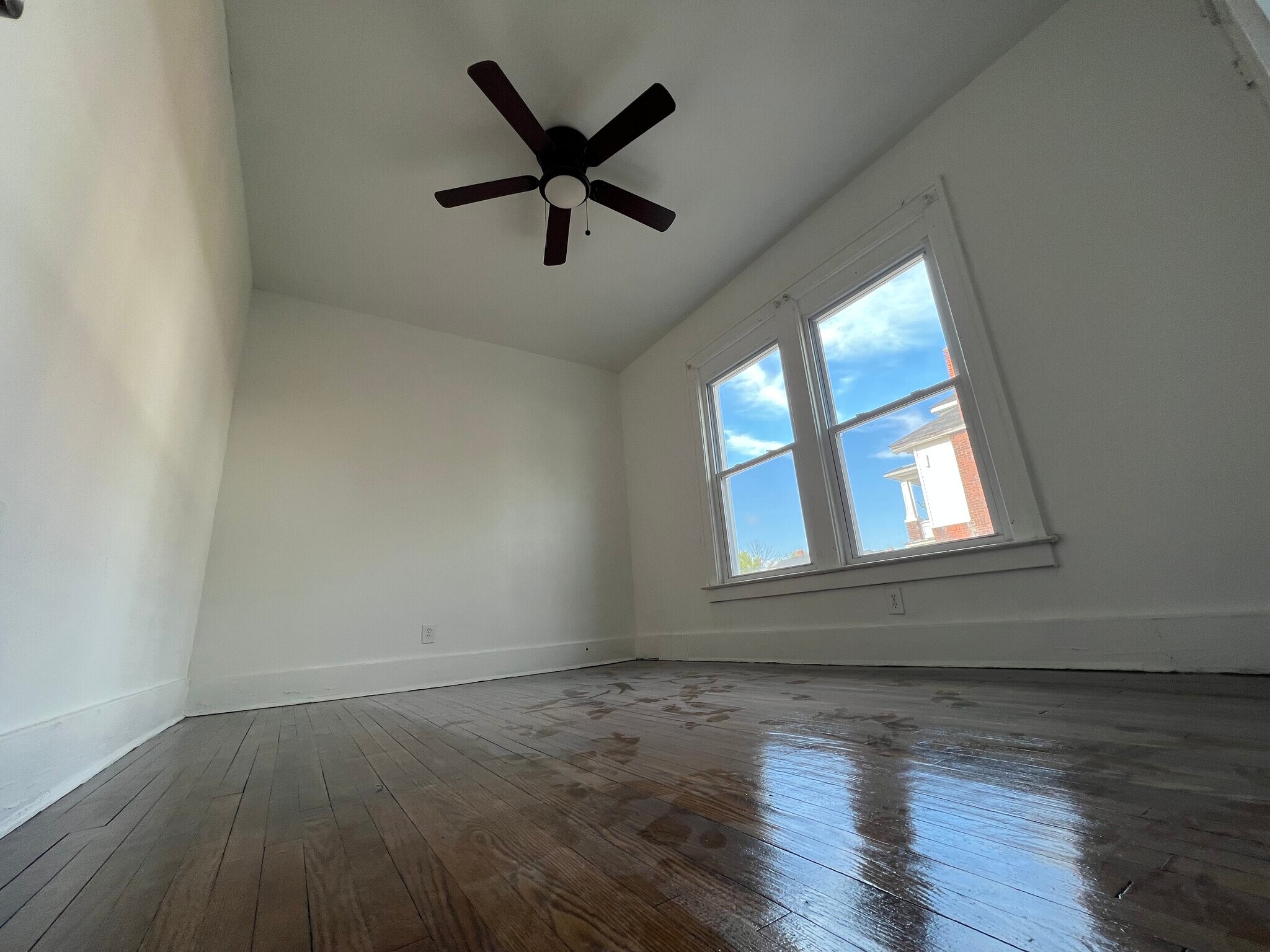 Building Photo - 3815 Pingree St