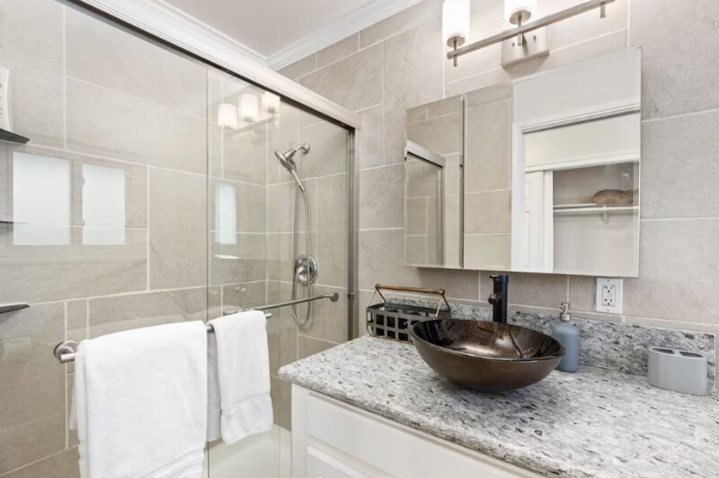 Building Photo - 321 W Kalmia St