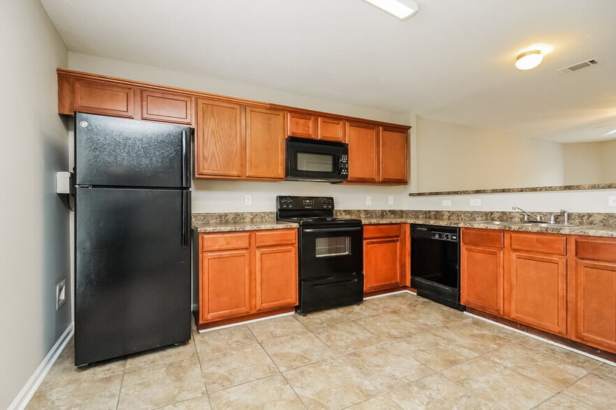 Building Photo - 8029 Logan Dr