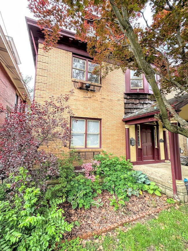 Building Photo - 207 Giffin Ave