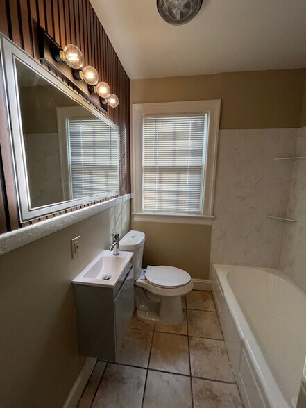 Building Photo - 520 Villa Esta Cir