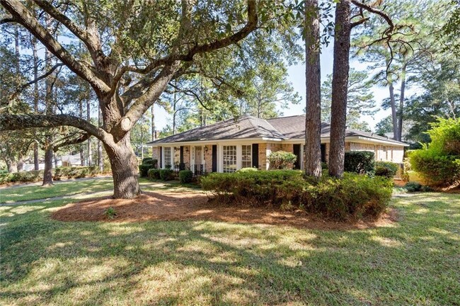 Building Photo - 1005 Westbury Dr