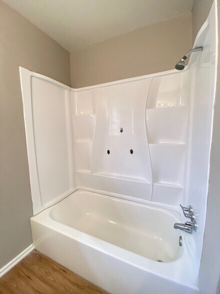 Building Photo - 3712 Woodside Dr