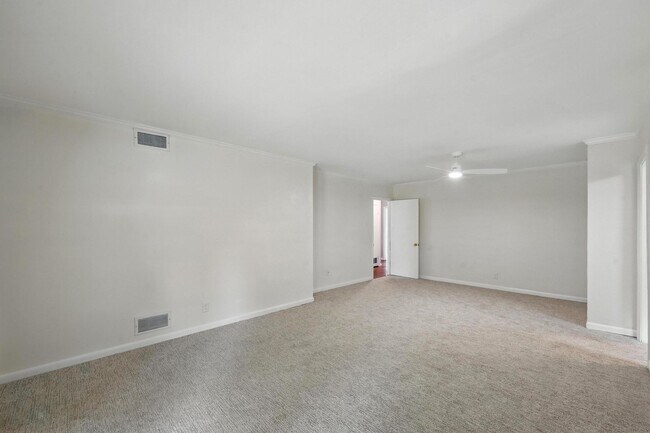 Building Photo - Newly Updated with Large Yard!
