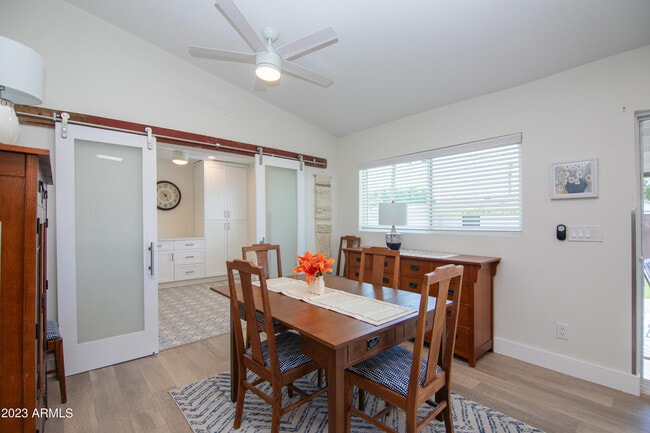 Building Photo - 4335 E Clarendon Ave