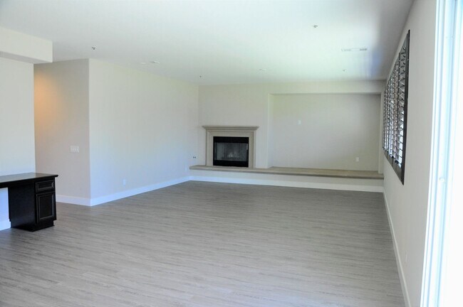 Building Photo - 15655 Iron Spring Ln