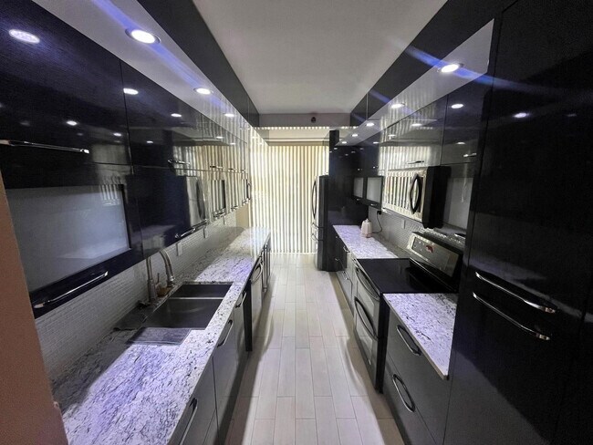 Building Photo - 19707 Turnberry Way