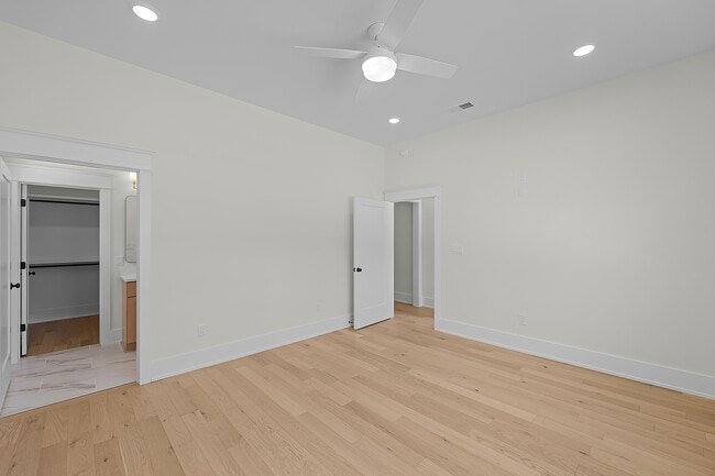 Building Photo - 136 McCowat St