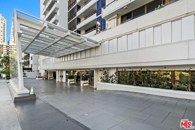 Building Photo - 10660 Wilshire Blvd