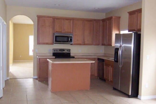 Building Photo - Spacious 4/2 in a Great Community!