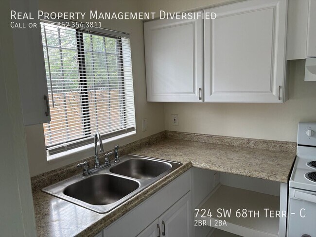 Building Photo - 724 SW 68th Terrace