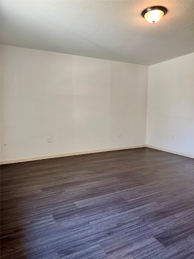 Building Photo - 624 Luke St