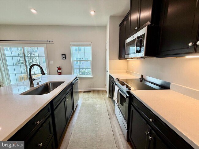 Building Photo - 70 Caswell Dr