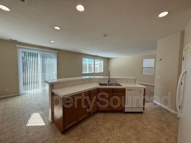 Building Photo - 388 Crescent Moon Dr