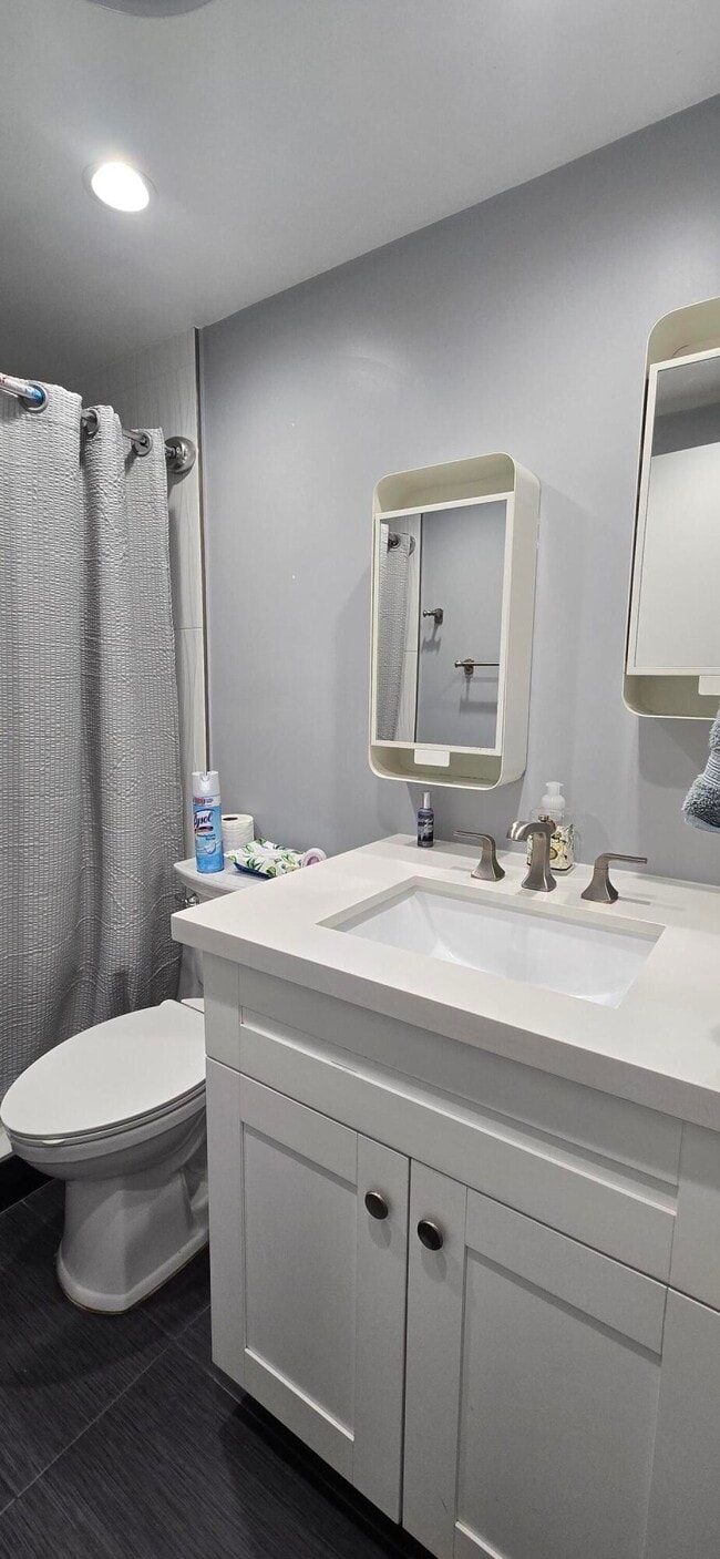 Building Photo - 3300 N Palm Aire Dr