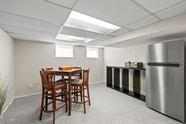 Building Photo - 438 Sylvan Dr