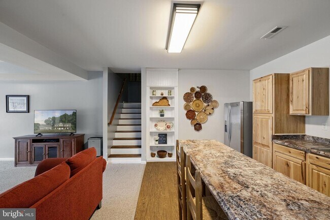 Building Photo - 120 Shady Oaks Ln