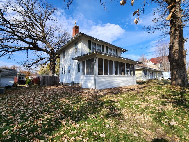 Building Photo - 511 2nd Ave SW