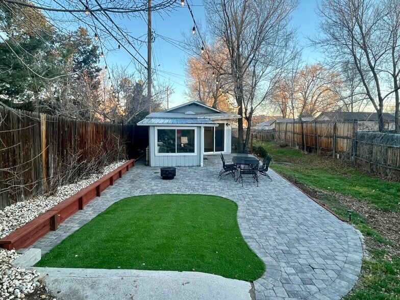 Building Photo - 915 University Ter