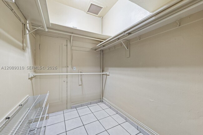 Building Photo - 1834 SW 10th St