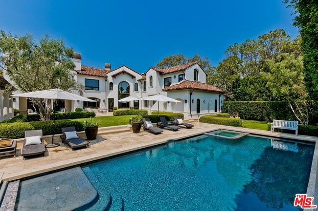 Building Photo - 2134 La Mesa Dr