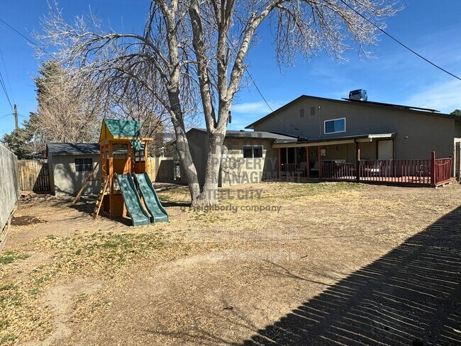 Building Photo - 3011 Aster St