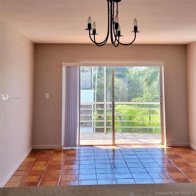 Building Photo - 3000 Sunrise Lakes Dr E