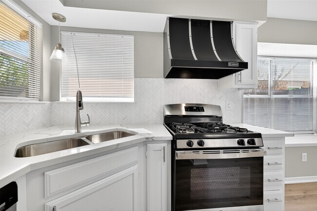 Building Photo - 3111 Timber View Dr