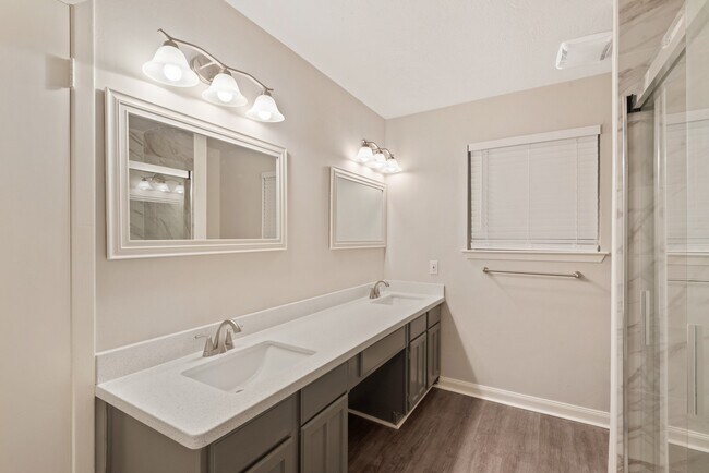 Building Photo - 2411 Cypressvine Dr