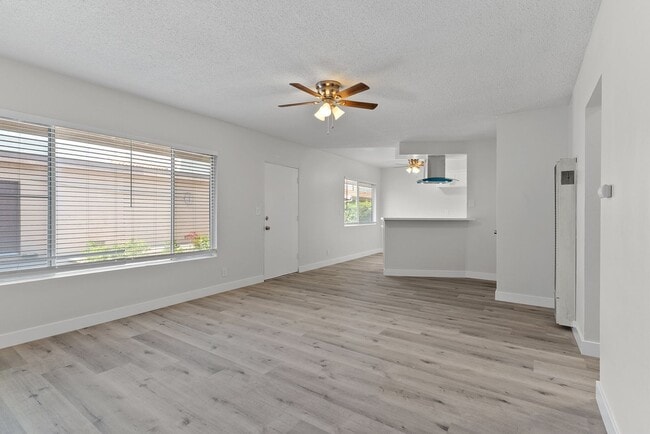 Interior Photo - 147 S Magnolia Avenue