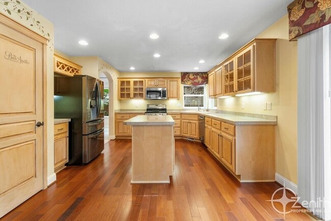 Building Photo - 2903 NE 184th Ave