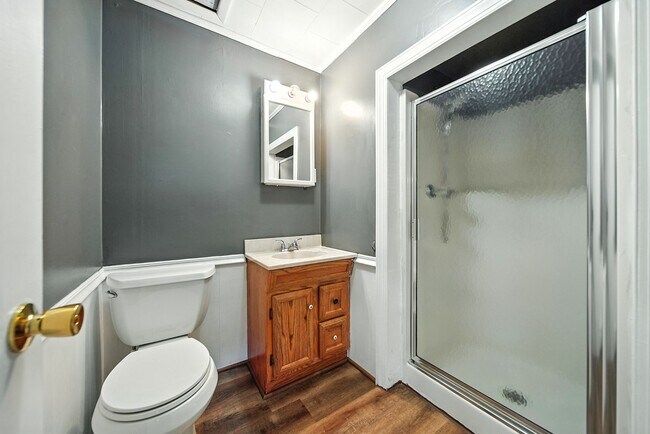 Building Photo - Charming 1950s 3 bed /2 bath Bungalow on S...