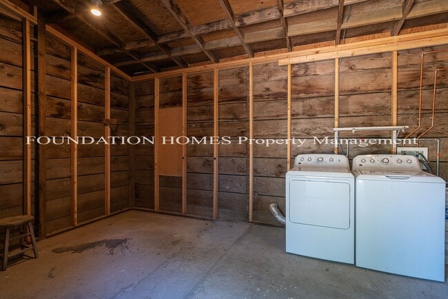 Building Photo - Charming 2BD/2BA Converted Stable in Seren...
