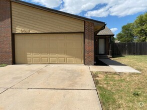 Building Photo - 9014 E Bluestem St