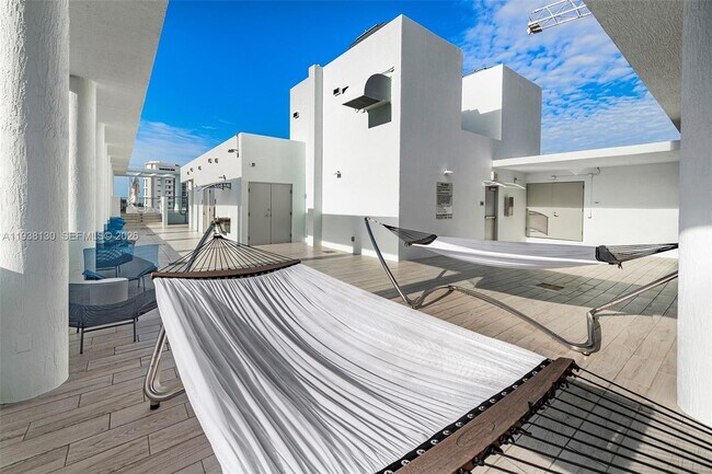 Building Photo - 1600 SW 1st Ave