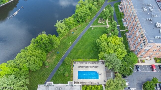 Building Photo - 240 Main St