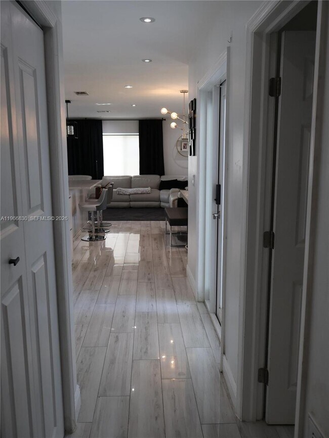 Building Photo - 5505 SW 9th St