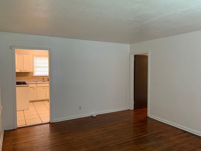 Building Photo - 1642 Sharkey St