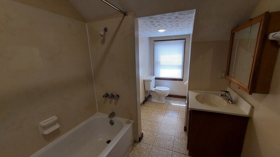 Building Photo - 404 King Ave