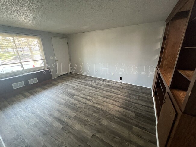 Building Photo - 2000 Indianapolis Rd