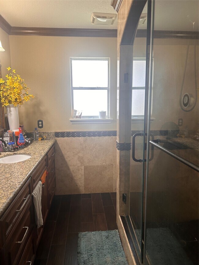 Building Photo - 7811 Fall Glen Dr