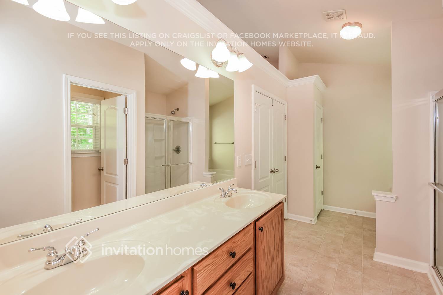 Building Photo - 1320 Martins Down Dr SE