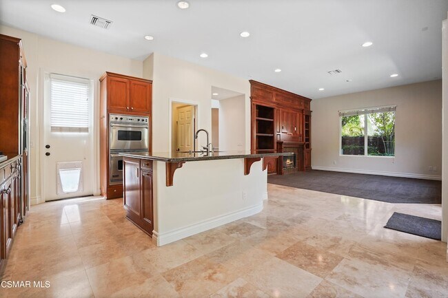 Building Photo - 6077 Mandeville Pl