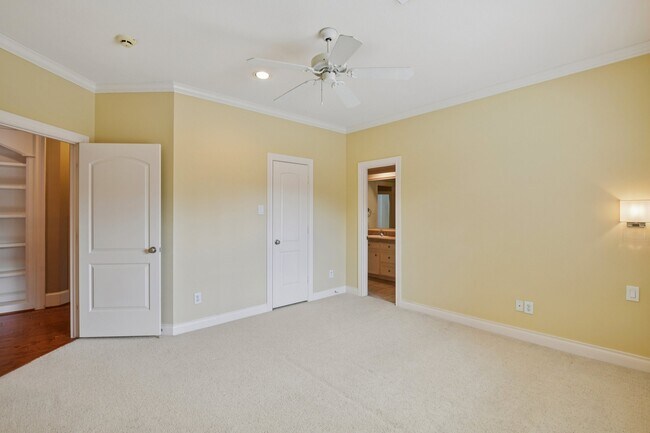 Building Photo - 2 Wilmington Ct