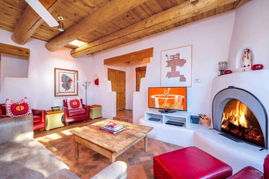 Building Photo - 1015 Foothills Trail