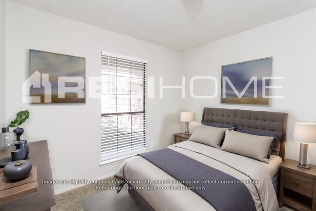 Building Photo - 4404 Lakeview Dr